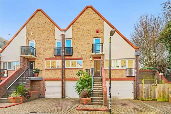 5 Bedroom Property To Rent In Admiral Place, London, SE16