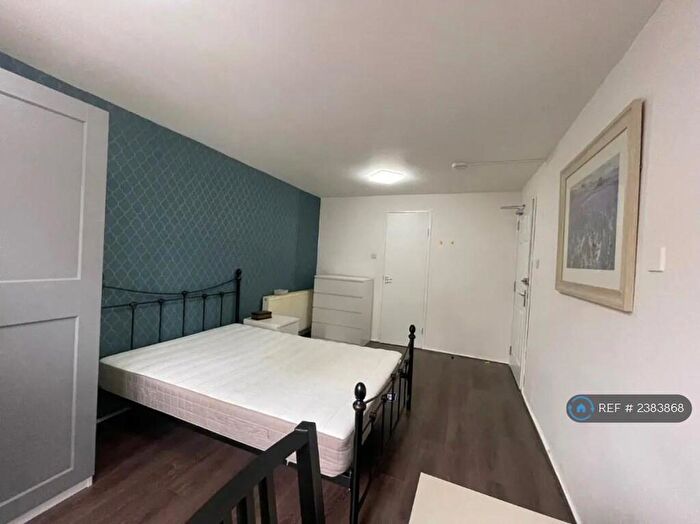 3 Bedroom Flat To Rent In Keith Court, Glasgow, G11