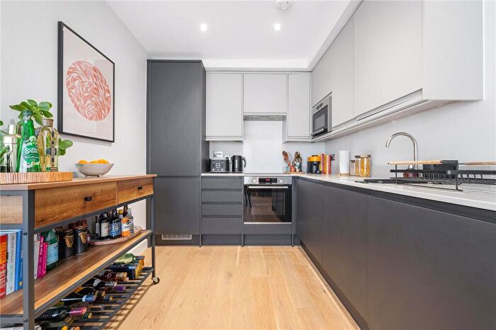 1 Bedroom Apartment For Sale In Silvester Road, East Dulwich, London, SE22