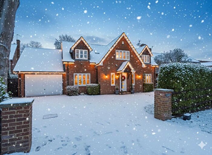 4 Bedroom Detached House For Sale In Buckland Lodge, Buckland, HP22