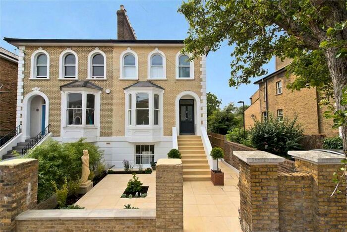 2 Bedroom Flat To Rent In Pelham Road, London, SW19