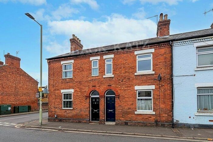 2 Bedroom Town House To Rent In Leavesden Road, Watford, WD24