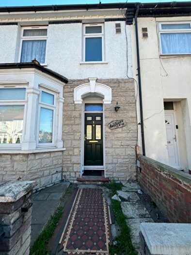 5 Bedroom Terraced House To Rent In Essex Road, Barking, IG11
