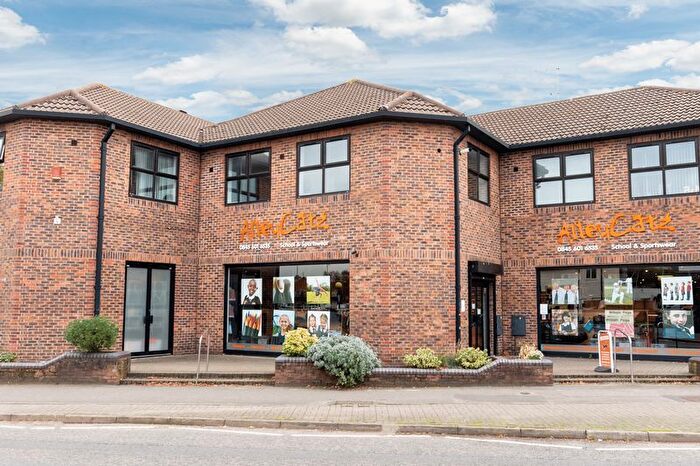 2 Bedroom Flat To Rent In Molesey Road, Hersham, KT12