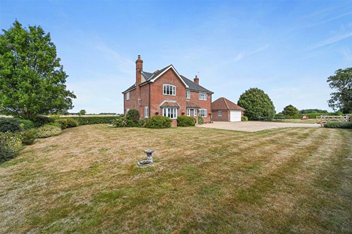 4 Bedroom Detached House For Sale In Wolves Hall Lane, Tendring, Clacton-On-Sea, CO16