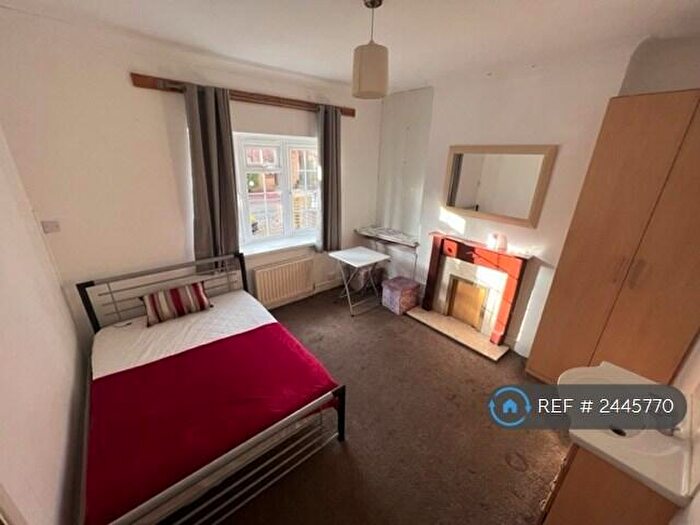 6 Bedroom Terraced House To Rent In Hencroft Street North, Slough, SL1