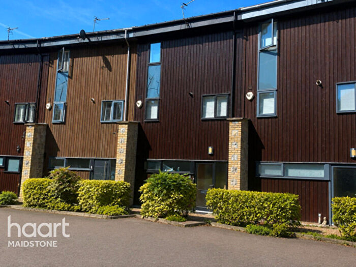 4 Bedroom Town House For Sale In Sandling Lane, Maidstone, ME14
