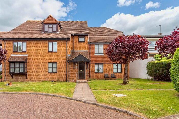 2 Bedroom Flat To Rent In Rosehill Farm Meadow, Banstead, SM7