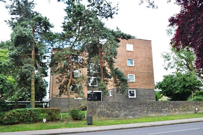 2 Bedroom Apartment To Rent In Hollybush Lane, Welwyn Garden City, AL7