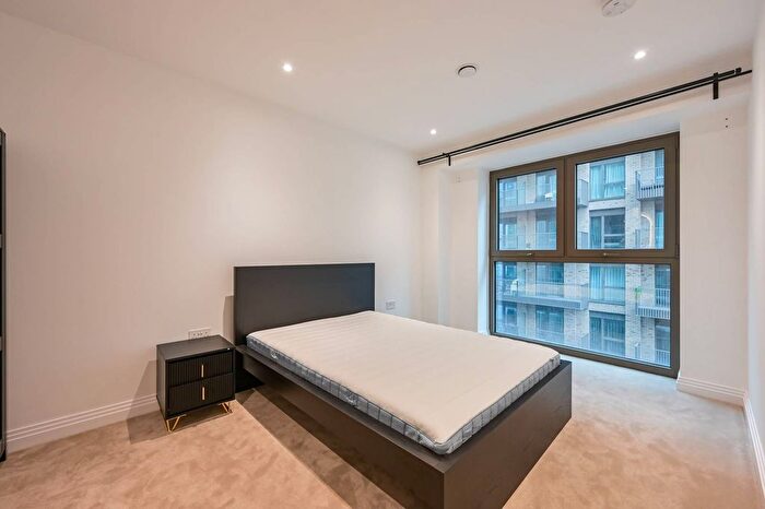 2 Bedroom Flat To Rent In Halcyon House, Silvertown, London, E16