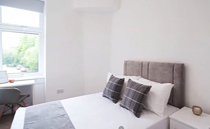2 Bedroom Flat To Rent In Garrioch Road, North Kelvinside, Glasgow, G20