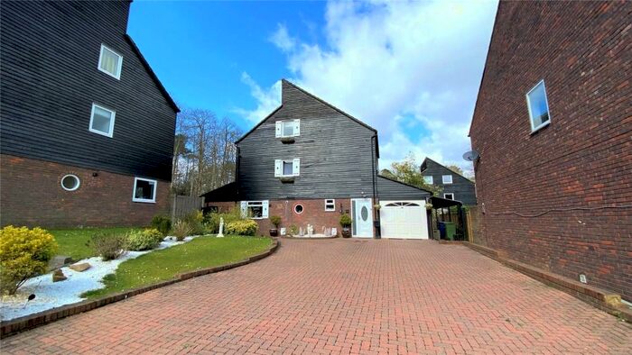 5 Bedroom Detached House To Rent In Northcott, Bracknell, Berkshire, RG12
