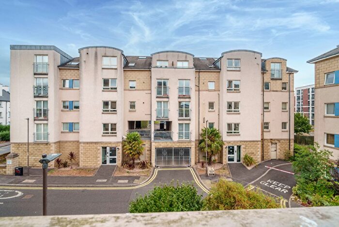 2 Bedroom Flat For Sale In / Crewe Road North, Edinburgh, EH5