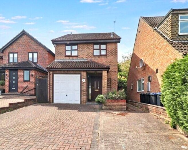 3 Bedroom Detached House For Sale In Woking, Surrey, GU22