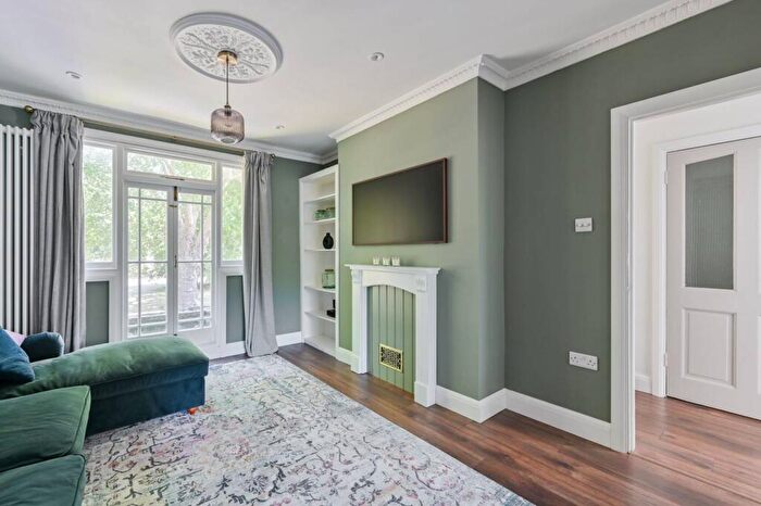 3 Bedroom Flat For Sale In Kingdene Cottage, Lower Green West, Mitcham, CR4