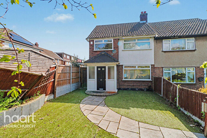 3 Bedroom End Of Terrace House For Sale In Surrey Drive, Hornchurch, RM11