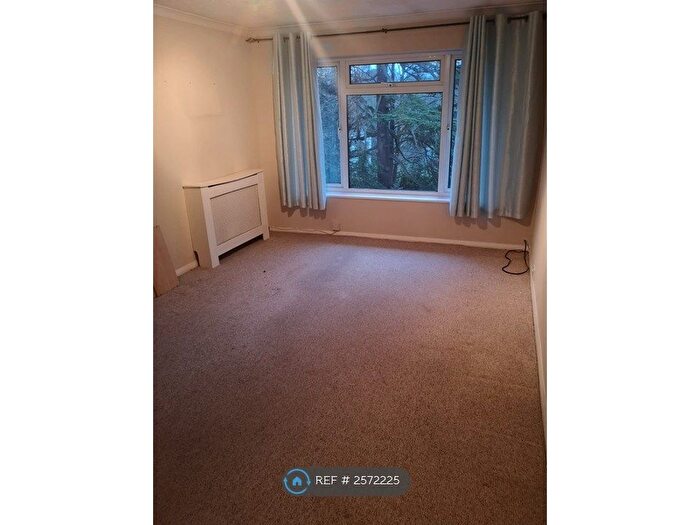 2 Bedroom Flat To Rent In Brentor Court, Tunbridge Wells, TN2