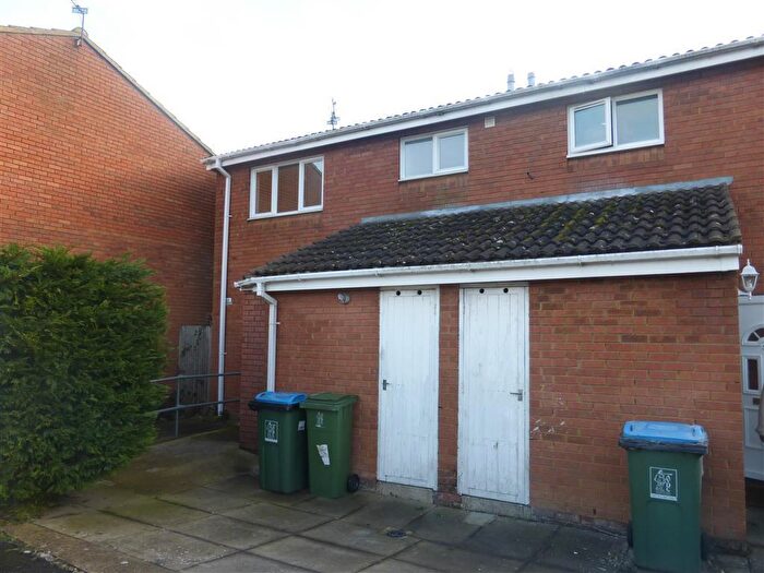 3 Bedroom House To Rent In Hamble Drive, Aylesbury, HP21