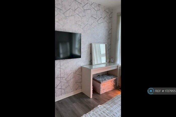 2 Bedroom Flat To Rent In Bangorshill Street, Thornliebank, Glasgow, G46