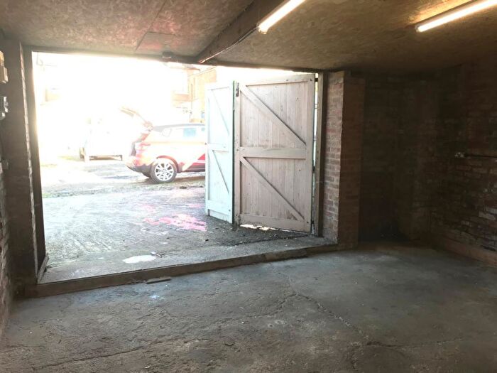 Garage / Parking To Rent In Ardenham Street, Aylesbury, HP19