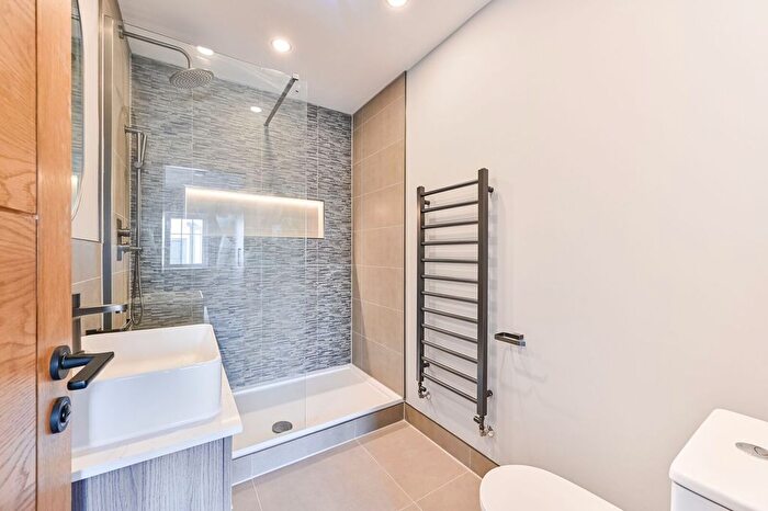 2 Bedroom Flat For Sale In York Road, Wimbledon, SW19