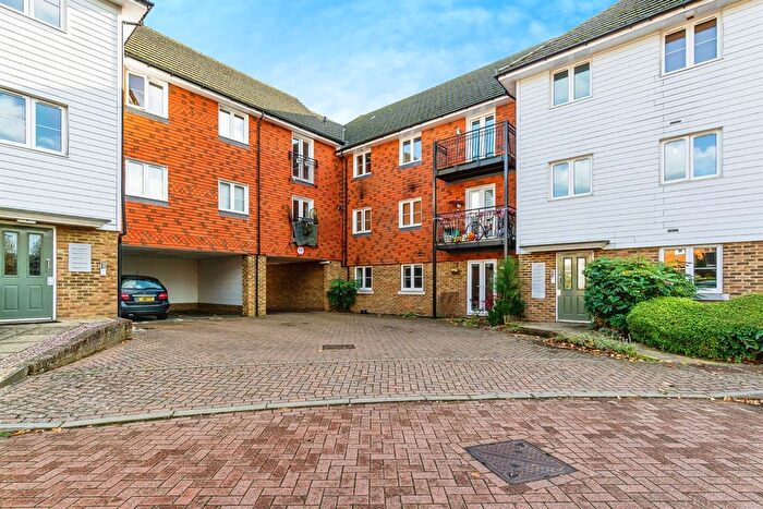 2 Bedroom Flat For Sale In Albion Way, Edenbridge, TN8
