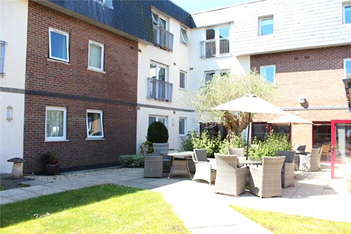 1 Bedroom Flat For Sale In Clyne Common, Swansea, SA3