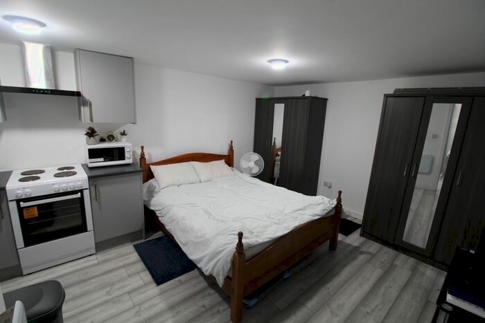 Studio To Rent In Windsor Avenue, Uxbridge, UB10