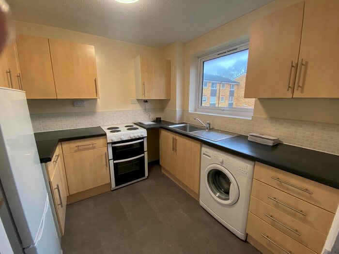 2 Bedroom Flat To Rent In Valley Green, Hemel Hempstead HP2