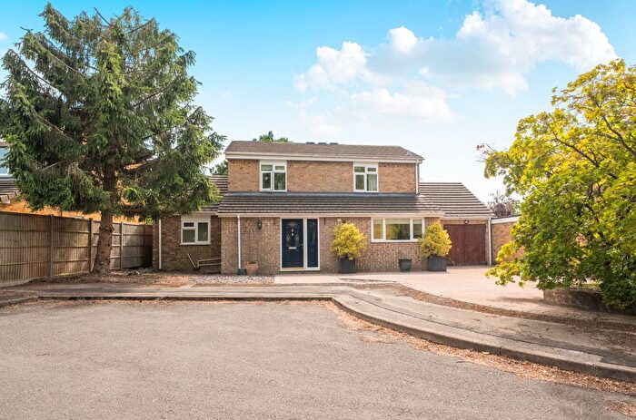 3 Bedroom Detached House For Sale In Woodford Close, Caversham Heights, Reading, RG4