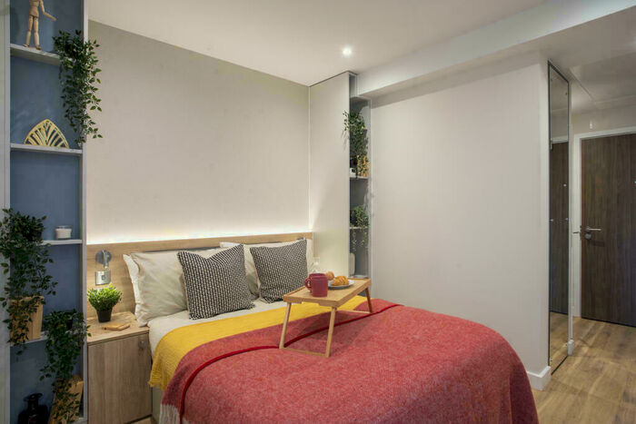 Studio To Rent In College Road, East Croydon, London, CR0