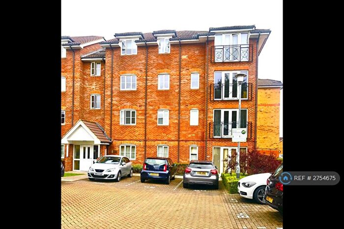 2 Bedroom Flat To Rent In Yukon Road, Broxbourne, EN10