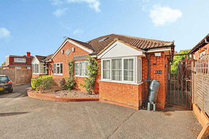 3 Bedroom Semi-Detached Bungalow For Sale In Newington Road, Northampton, NN2