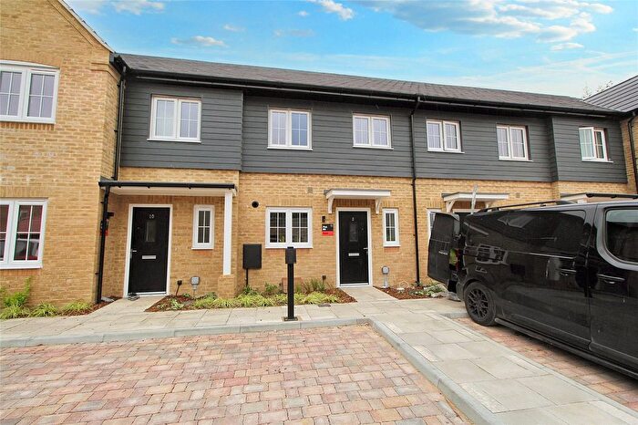 2 Bedroom Detached House To Rent In Barclay Gardens, Alton, Hampshire, GU34