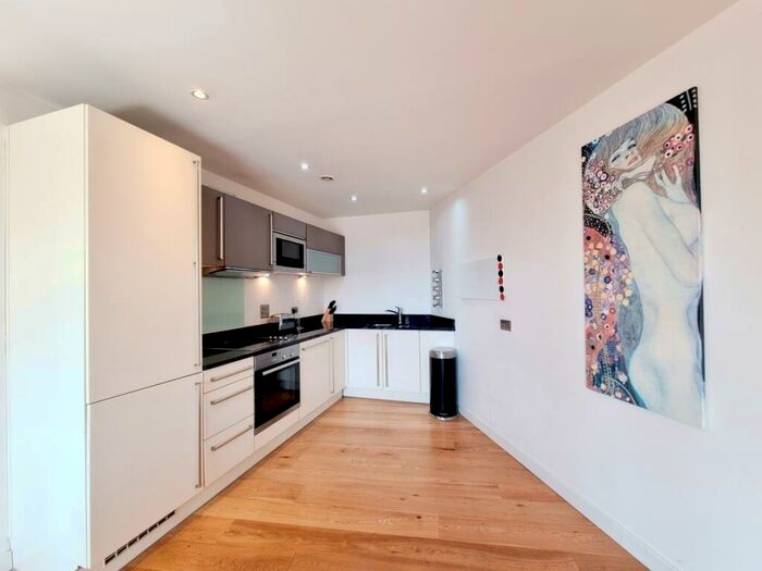 2 Bedroom Apartment To Rent In Candle House Wharf Approach Leeds, LS1
