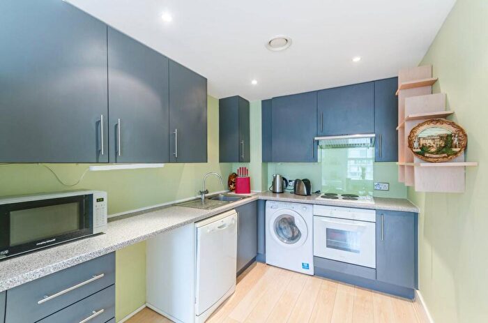 1 Bedroom Flat To Rent In Chelsea Bridge Wharf, Battersea Park, London, SW11