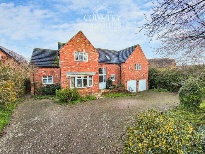 4 Bedroom Detached House For Sale In Bedford Road, Stagsden, Bedford, MK43