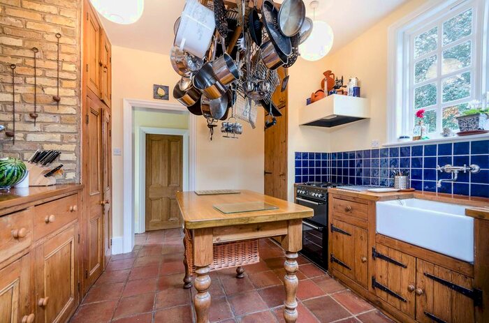 2 Bedroom Flat To Rent In Umbria Street, Putney, London, SW15