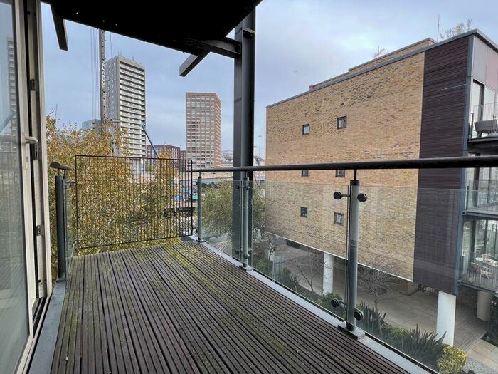 2 Bedroom Flat To Rent In Boardwalk Place, Canary Wharf, E14