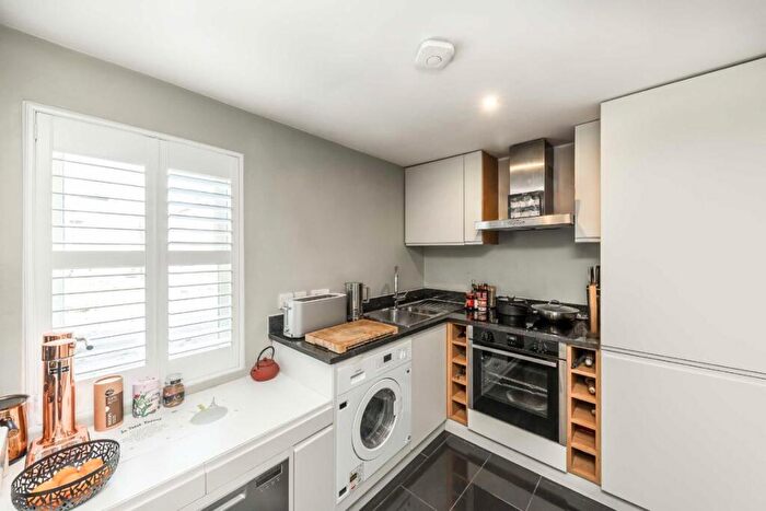 2 Bedroom Flat For Sale In Cavendish Road, Clapham, SW12