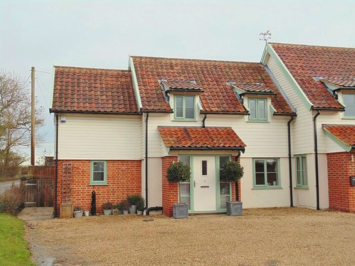 3 Bedroom Semi-Detached House For Sale In Cooks Corner Close, Carleton Rode, Norwich, NR16