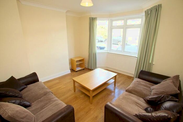 6 Bedroom Semi-Detached House To Rent In Rokeby Gardens, Headingley, Leeds, LS6