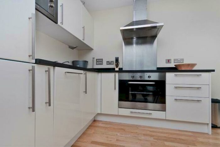 2 Bedroom Flat To Rent In Denison Building, Lanterns Way, South Quay, Crossharbor, Canary Wharf, London, E14