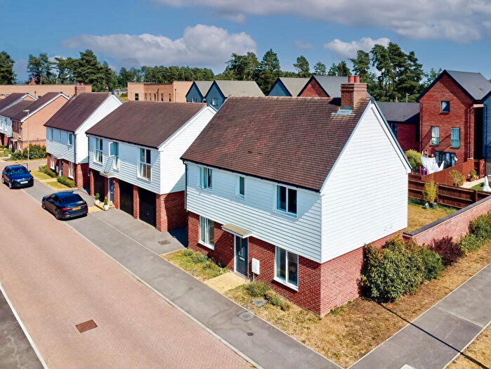 3 Bedroom Detached House For Sale In Douglas Drive, Bordon, Hampshire, GU35
