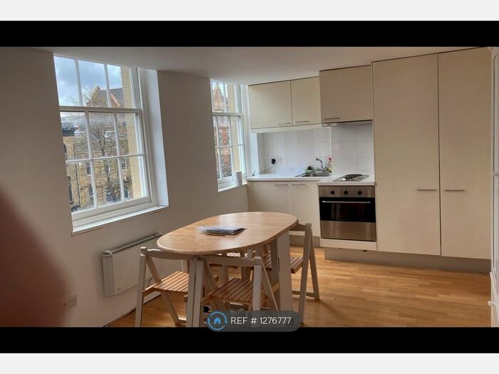 Studio To Rent In Holloway Road, London, N19