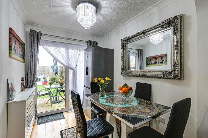 3 Bedroom Terraced House For Sale In Lomond Gardens, South Croydon, CR2