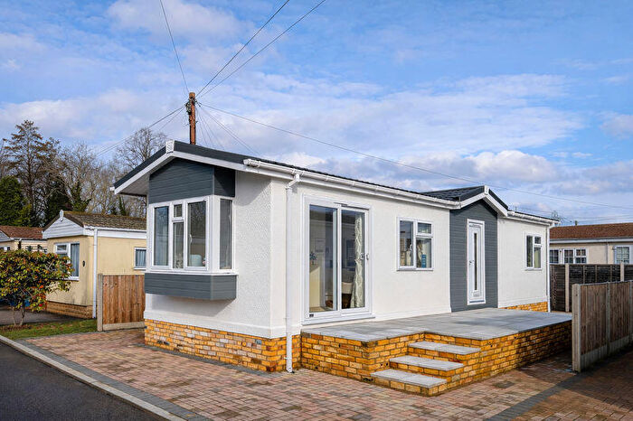 2 Bedroom Park Home For Sale In Weybridge Park Estate, KT15