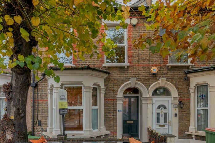 4 Bedroom House To Rent In Warwick Road, Stratford, E15