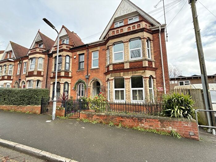 4 Bedroom End Terrace House For Sale In The Avenue, Yeovil, Somerset, BA21