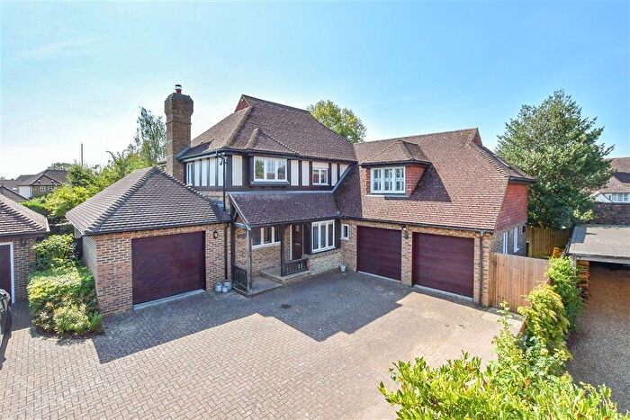 5 Bedroom Detached House For Sale In Wades Close, Marden, Kent, TN12